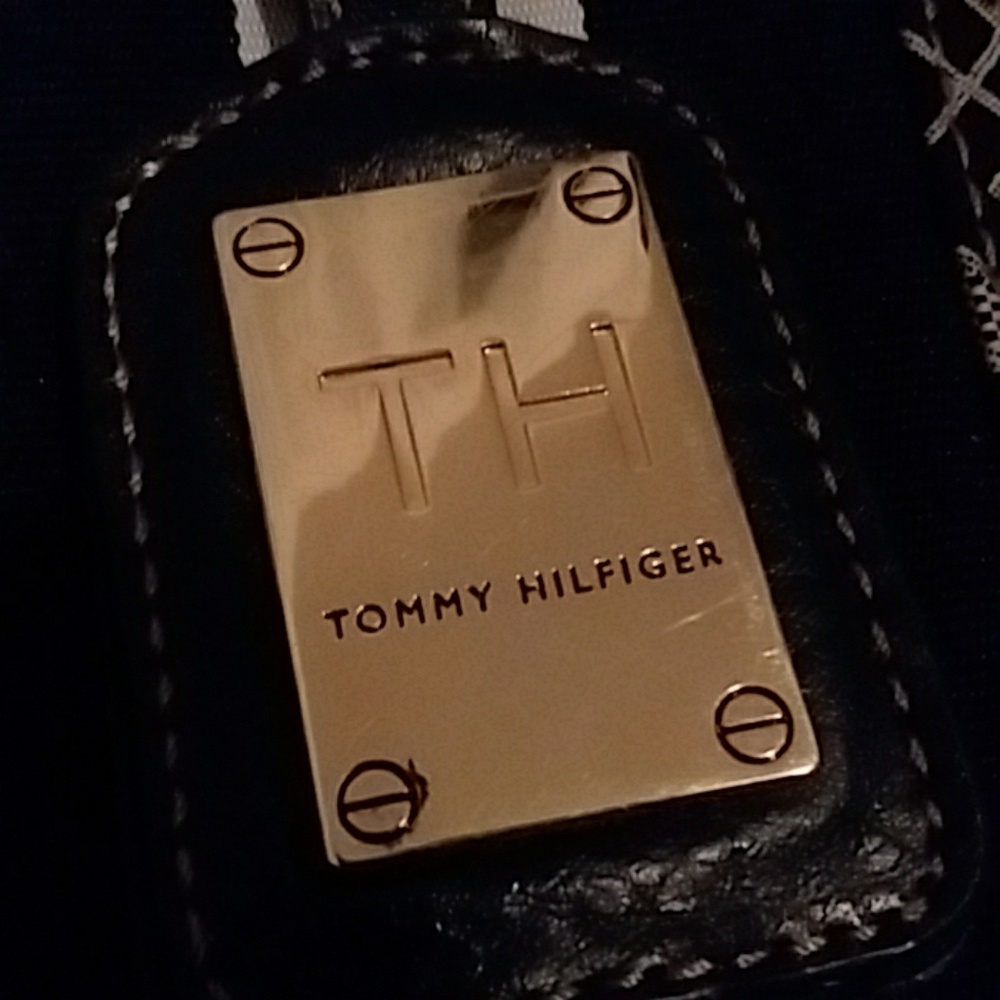 tommy hilfiger shoulder bag